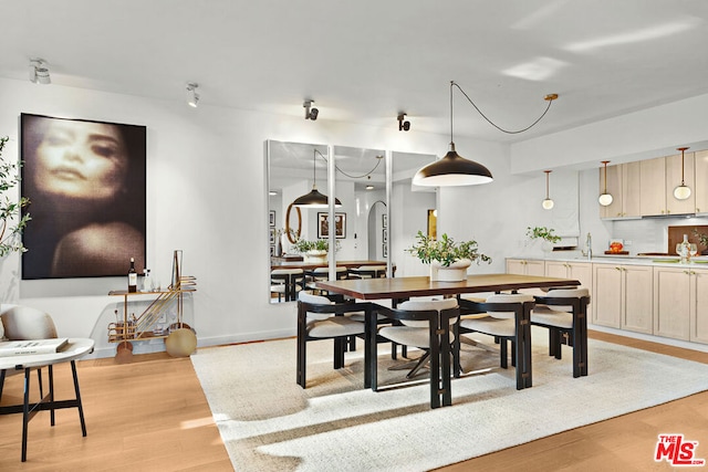 dining room with sink and light hardwood / wood-style floors