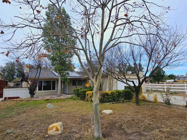 view of front of house with a front yard