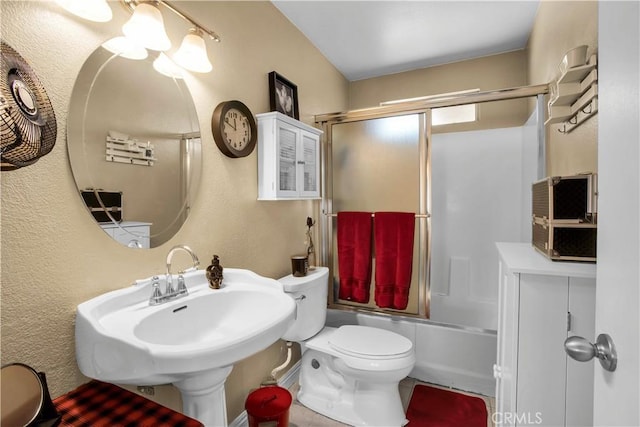 full bathroom with toilet, enclosed tub / shower combo, and sink