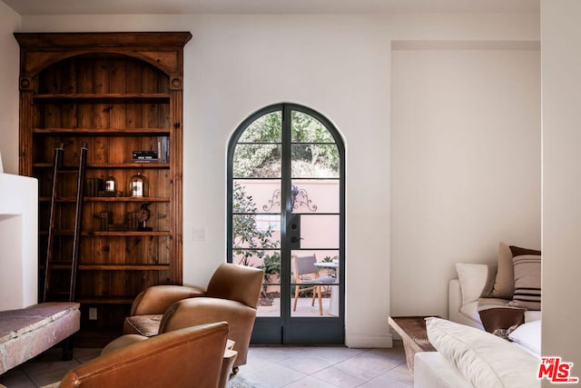 sitting room featuring light tile patterned flooring