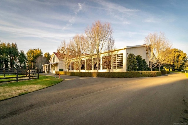 view of front of property with a front lawn