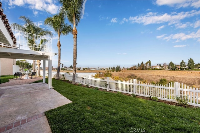 view of yard featuring a patio area