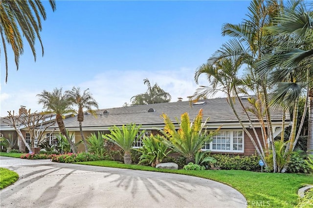 view of front of property with a front lawn