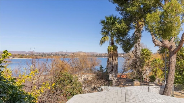 water view with a mountain view