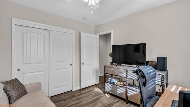 interior space with dark wood-type flooring and ceiling fan