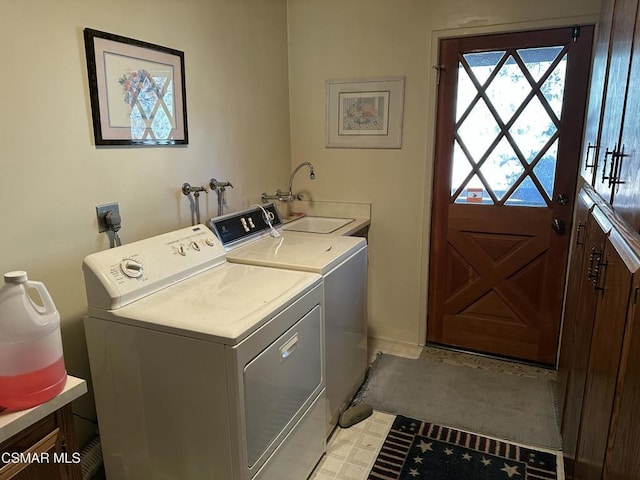 laundry area with sink, cabinets, and independent washer and dryer