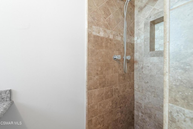 bathroom featuring tiled shower