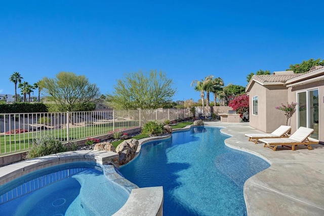 view of pool with an in ground hot tub and a patio