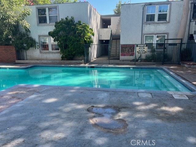 view of swimming pool