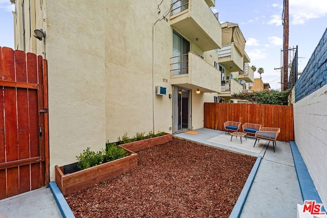 view of yard featuring a patio area and outdoor lounge area