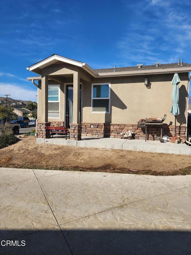 view of front of property