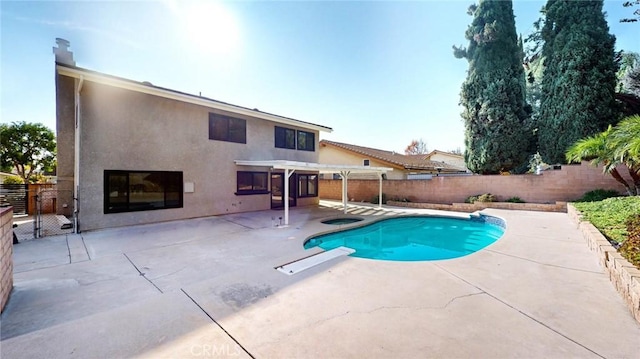 view of swimming pool featuring a hot tub, a pergola, a patio area, and a diving board