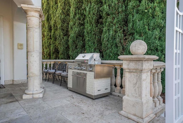 view of patio featuring an outdoor kitchen