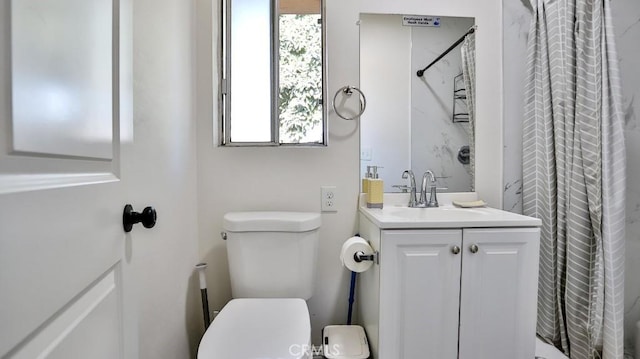 bathroom with toilet, plenty of natural light, vanity, and curtained shower