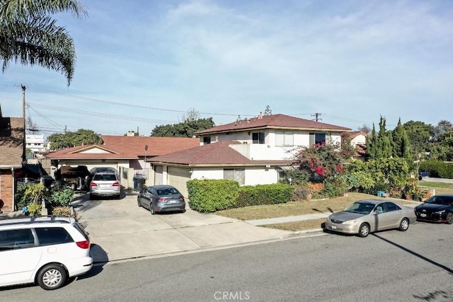 view of front facade featuring a garage