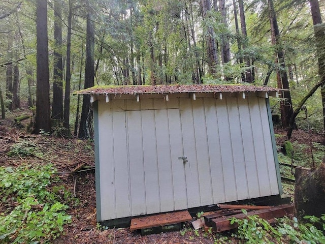 view of outbuilding