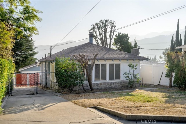 view of front of house featuring a mountain view