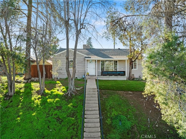 single story home featuring a front yard