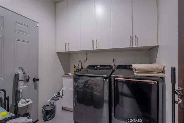 laundry room featuring cabinets and independent washer and dryer