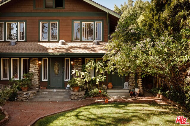 view of front of home with covered porch and a front yard