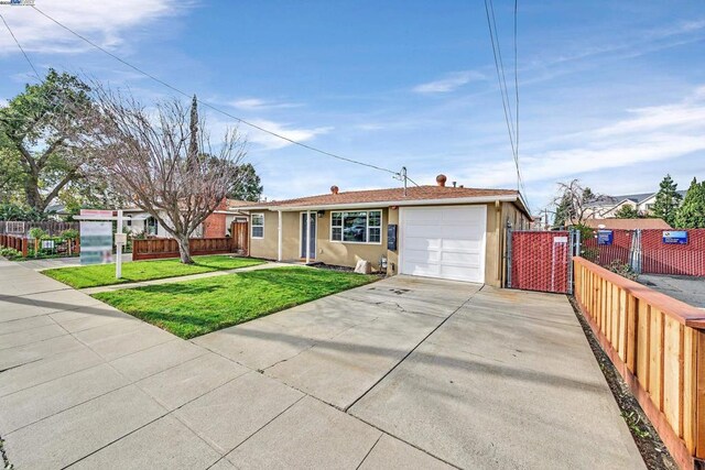 single story home with a front yard