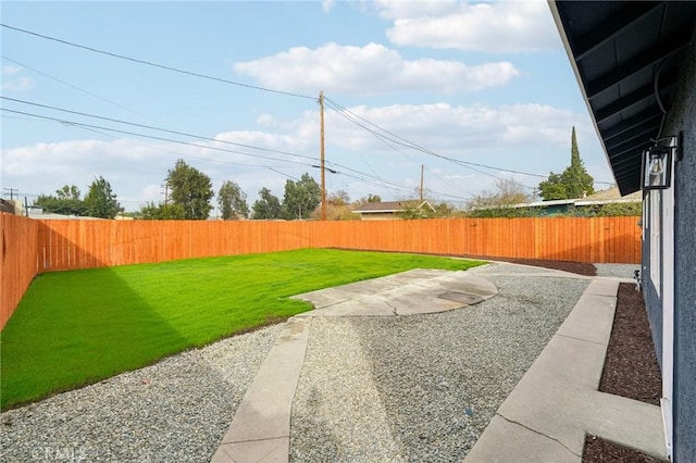 view of yard featuring a patio