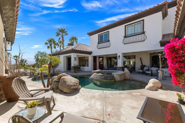 view of pool with an in ground hot tub and a patio area