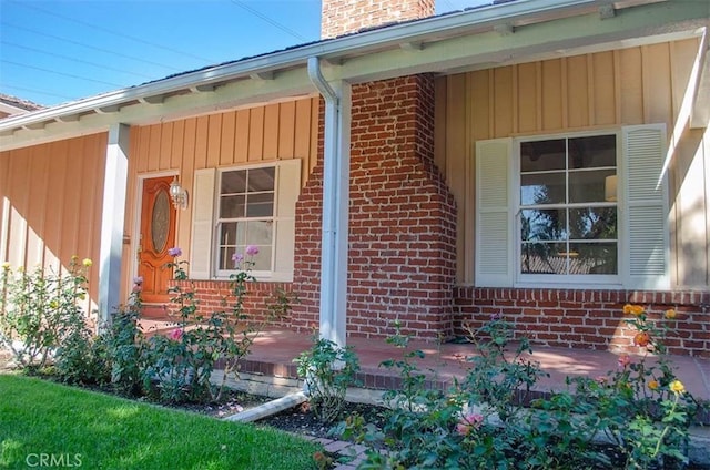 property entrance with covered porch