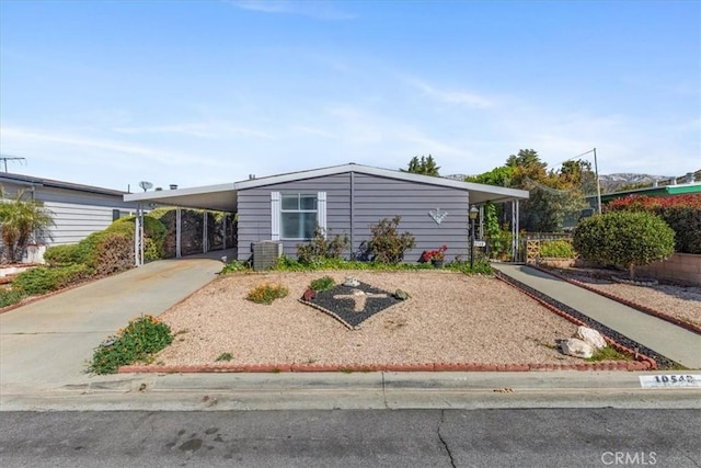 view of front of property featuring a carport and driveway