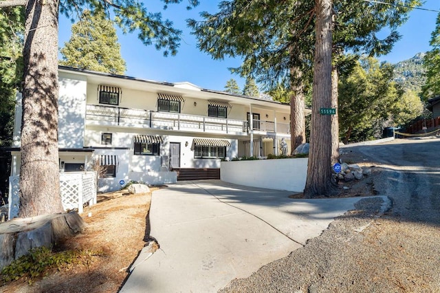 view of front of property featuring a balcony