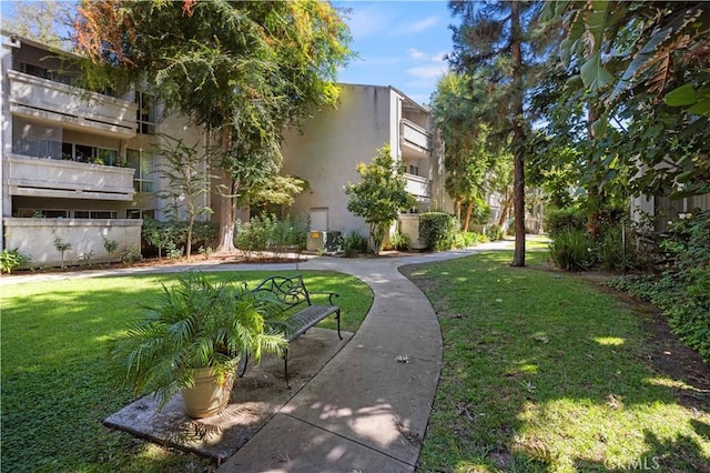 view of property's community featuring a yard