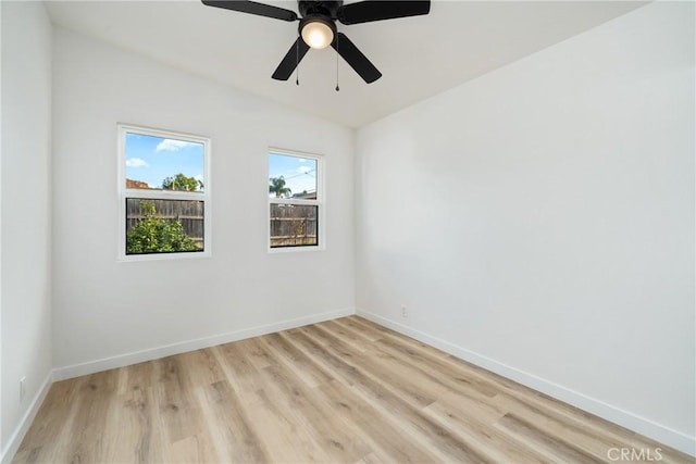 unfurnished room featuring light hardwood / wood-style floors, lofted ceiling, and ceiling fan