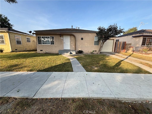 view of front of house featuring a garage and a front yard