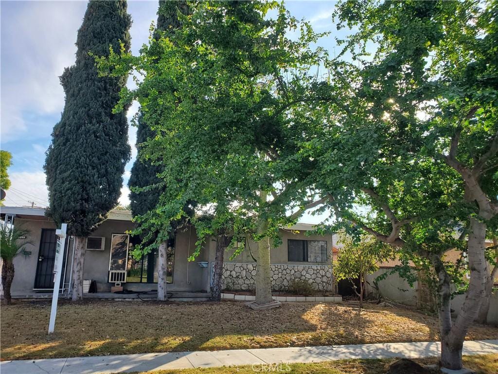 view of front of house with covered porch