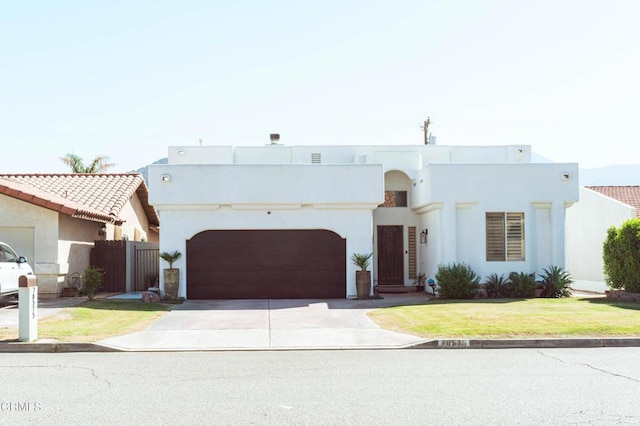 view of front facade featuring a front yard