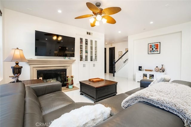 bedroom with ceiling fan