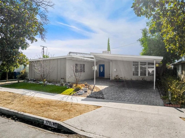 view of front of house with a carport