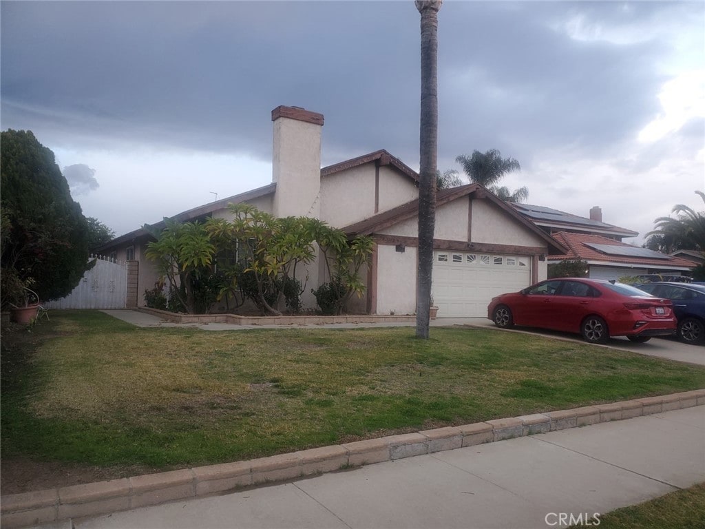 view of front of home with a garage and a front yard