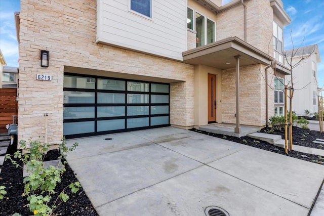 view of front facade featuring a garage