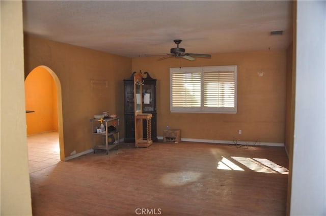 unfurnished room featuring ceiling fan