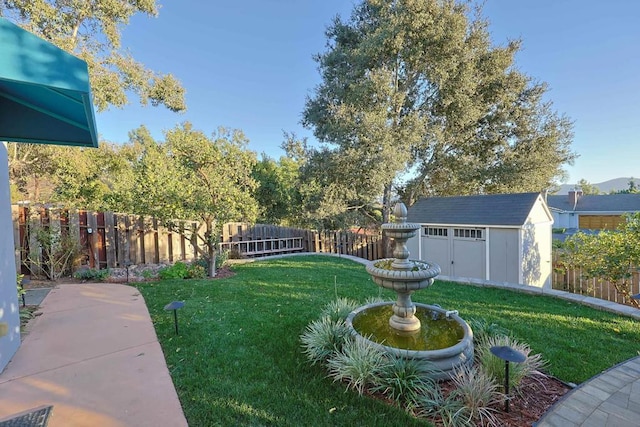 view of yard with a storage shed