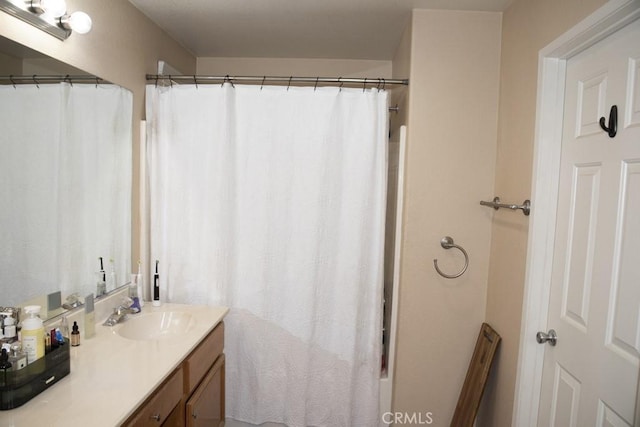 bathroom with a shower with shower curtain and vanity