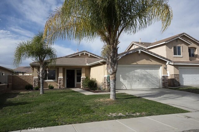 view of front of property with a front yard