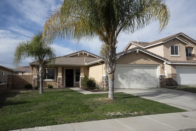 view of front of home featuring a front yard