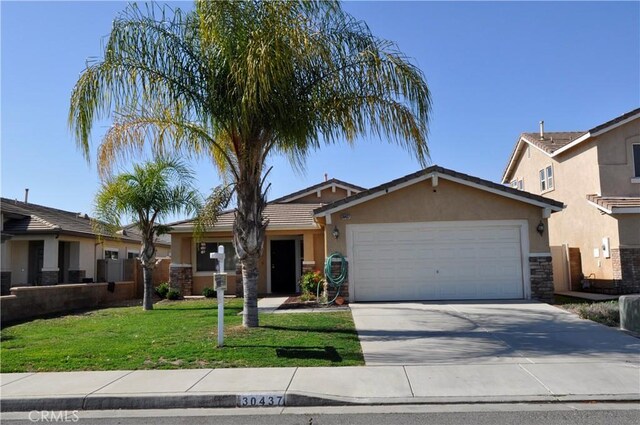 view of front facade with a garage and a front yard