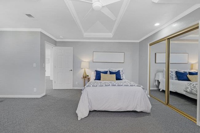 bedroom with ceiling fan, crown molding, a closet, and carpet