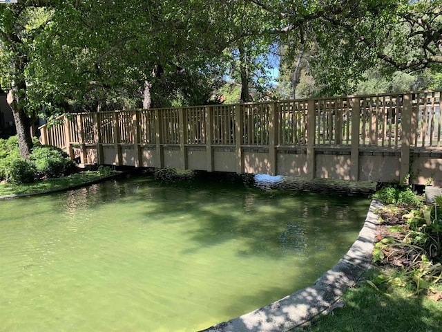 view of yard featuring a water view