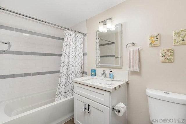 full bathroom with shower / tub combo with curtain, vanity, and toilet