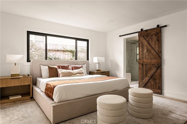 bedroom featuring a barn door