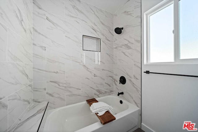 bathroom featuring tiled shower / bath